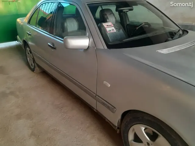 Mercedes-Benz E class 1998 · 2.0 MT