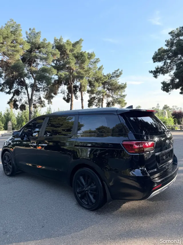 Kia Carnival 2015 · 2.2 AT