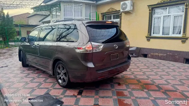 Toyota Sienna 2015 · 3.5 AT