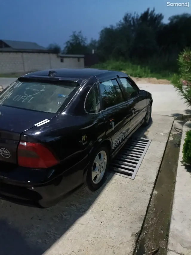 Opel Vectra B 2000 · 1.8 MT