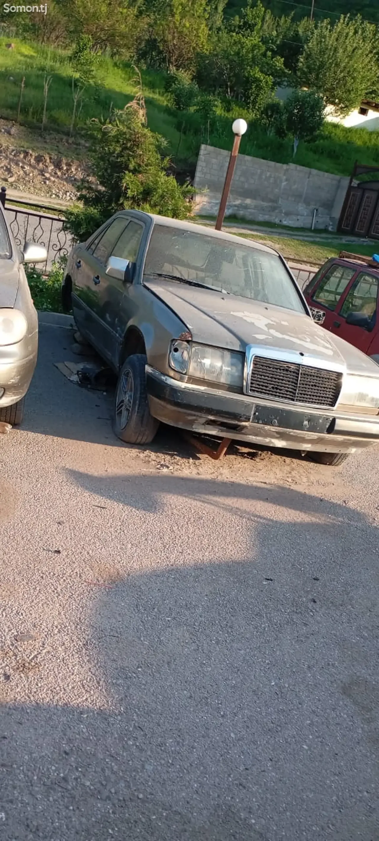 Mercedes-Benz W124 1989 · 2.0 MT