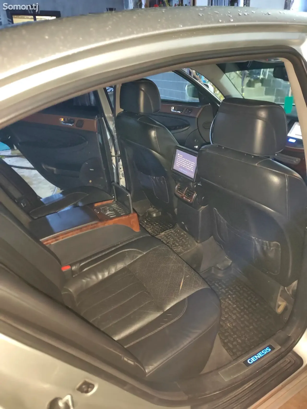 Hyundai Genesis 2008 · 3.5 AT