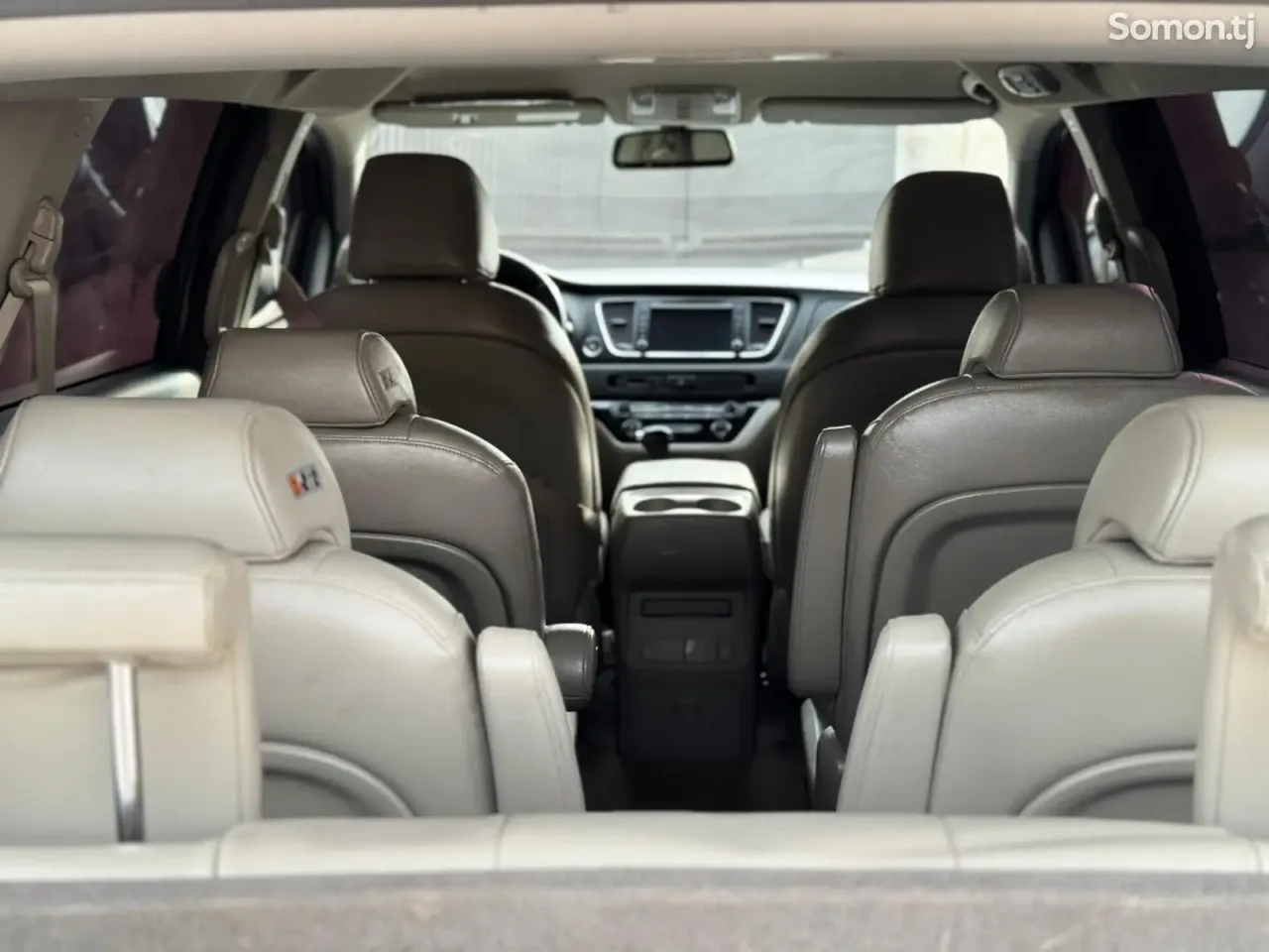 Kia Carnival 2015 · 2.2 AT