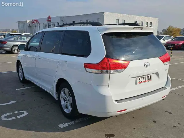 Toyota Sienna 2014 · 3.5 AT