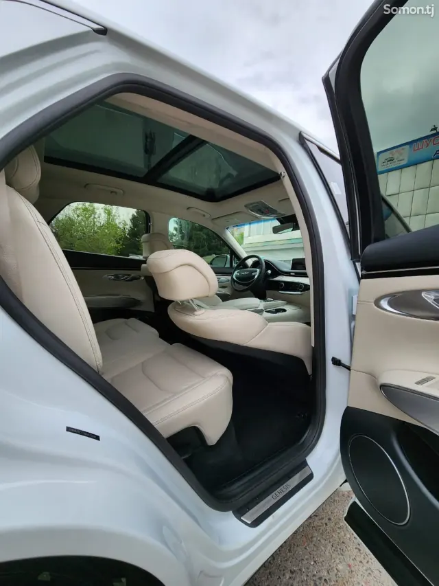 Hyundai Genesis 2024 · 2.5 AT