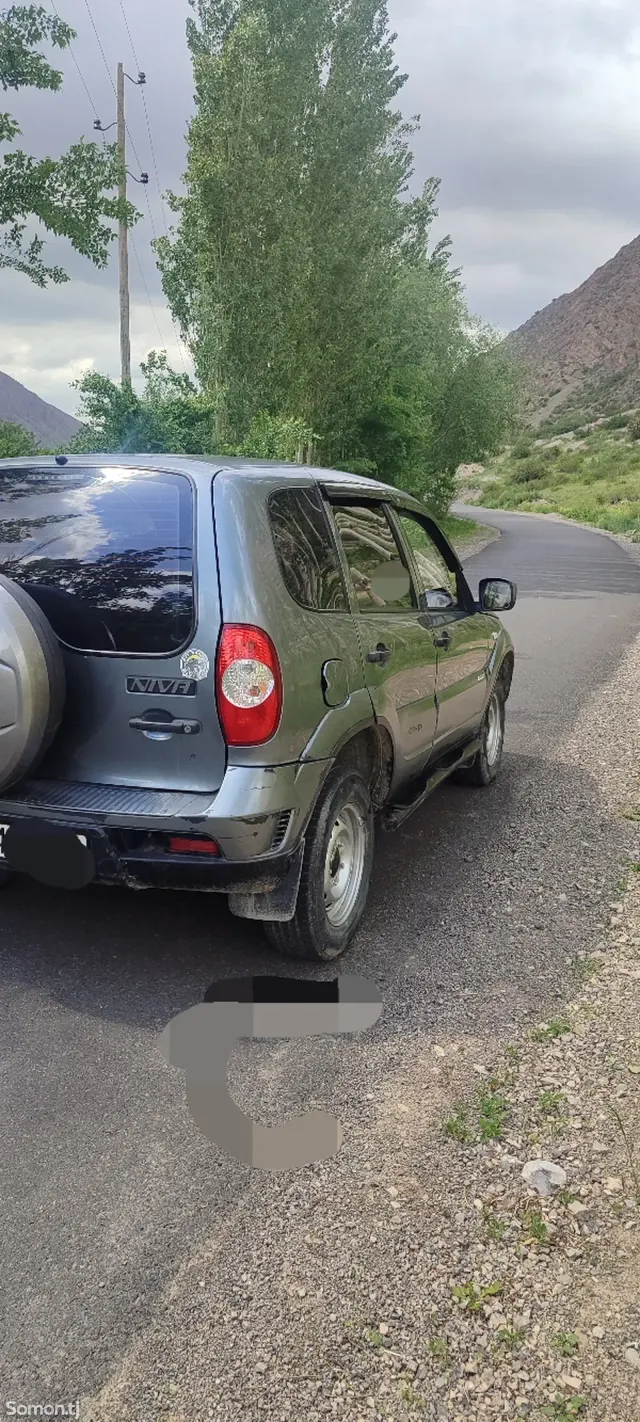 Chevrolet Niva 2012 · 1.7 MT