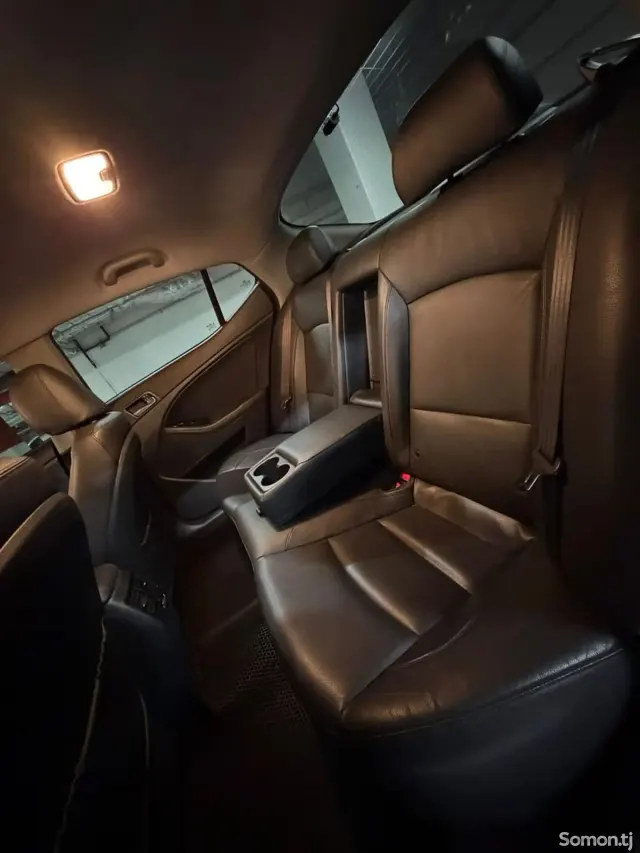 Kia K5 2014 · 2.0 AT