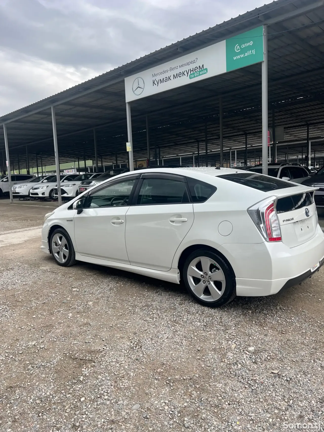 Toyota Prius 2014 · 1.8 AT