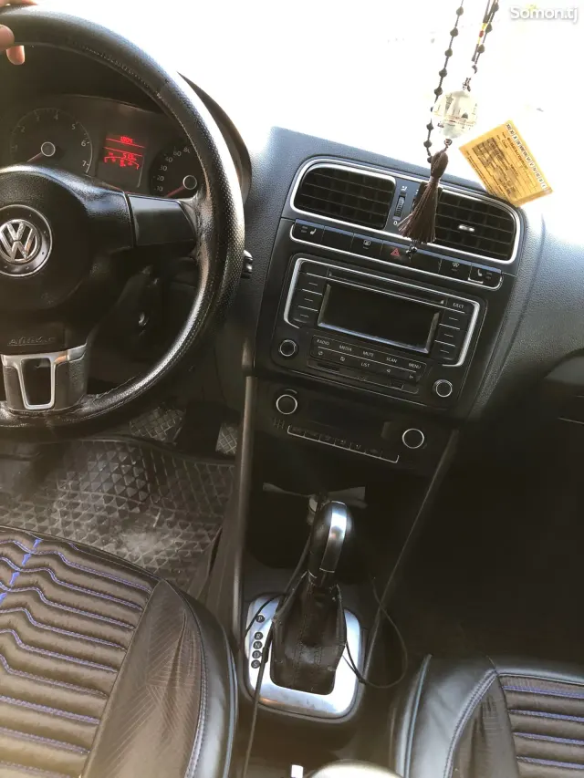 Volkswagen Polo 2013 · 1.6 AT