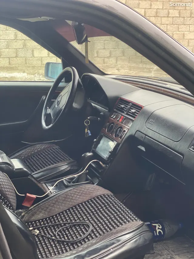 Mercedes-Benz C class 1995 · 2.8 MT