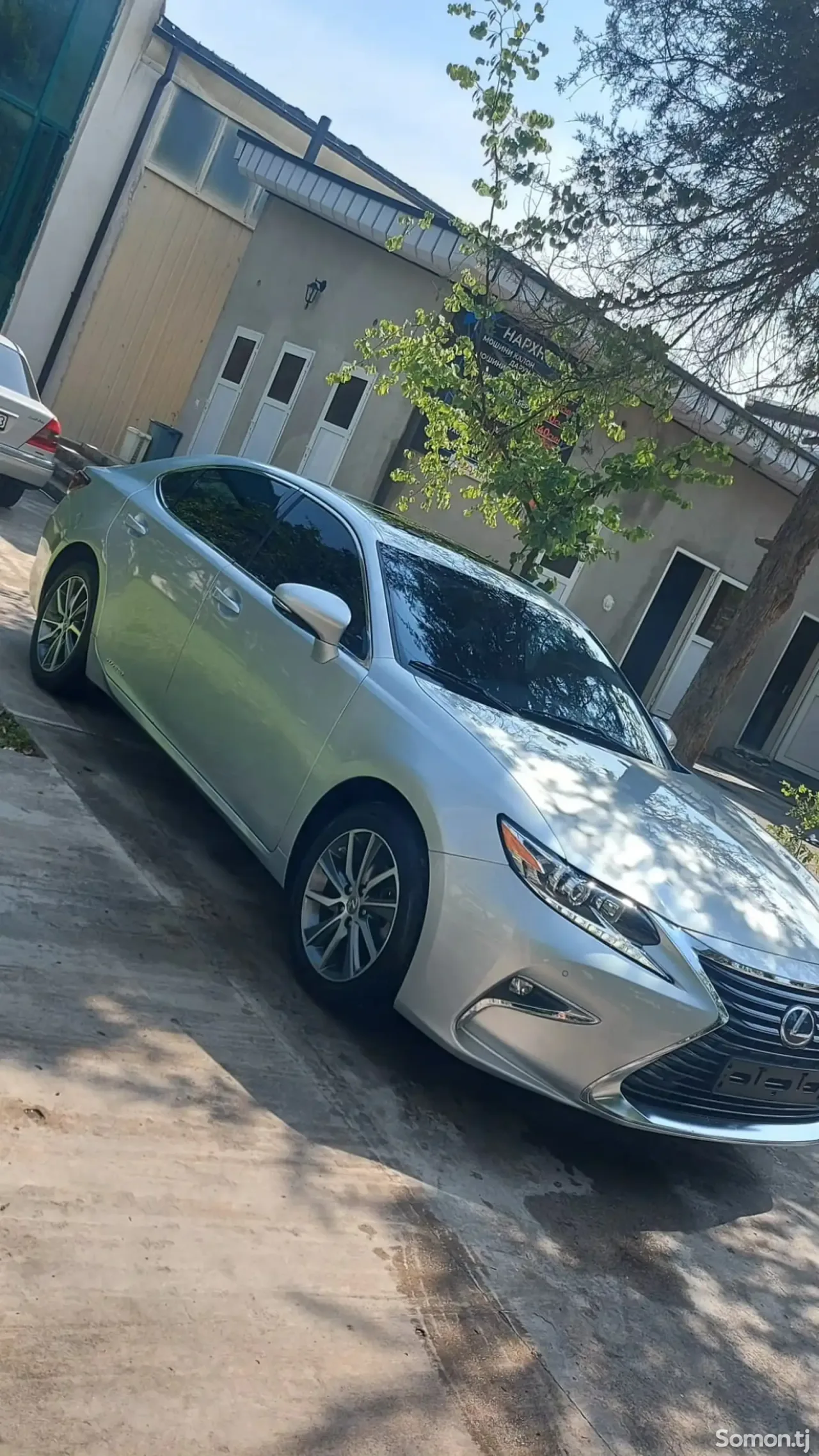Lexus ES series 2016 · 2.5 AT
