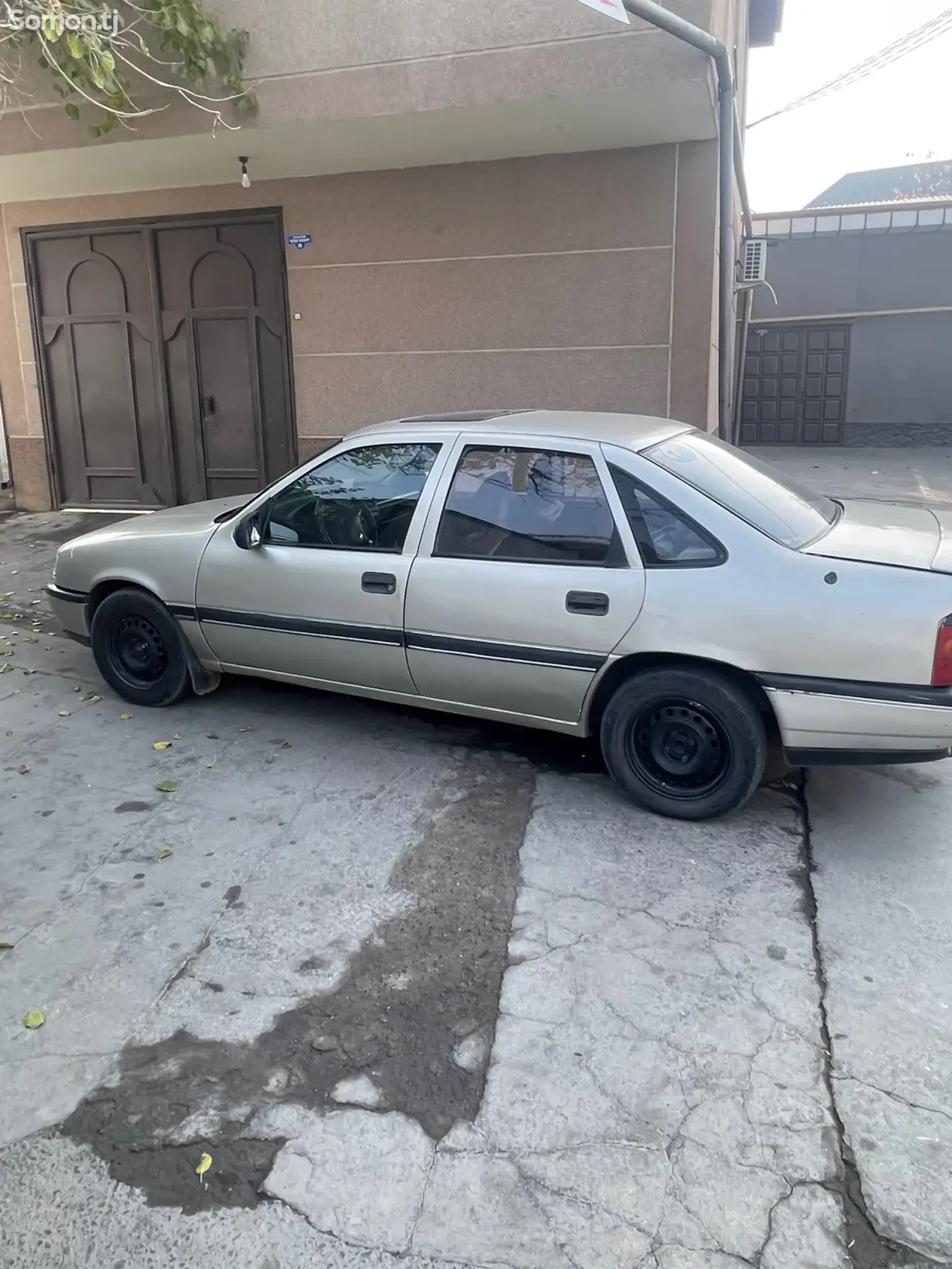 Opel Vectra A 1991 · 1.6 MT