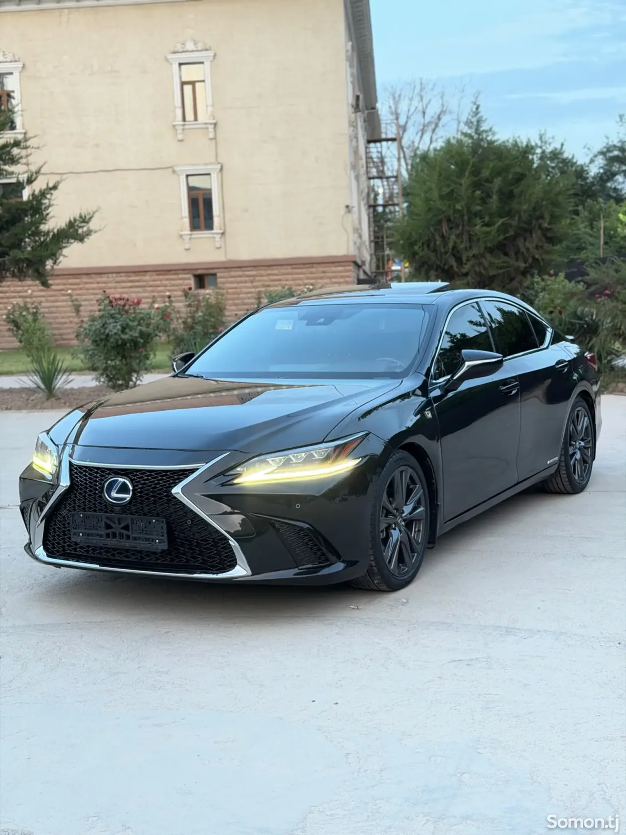 Lexus ES series 2020 · 2.5 AT