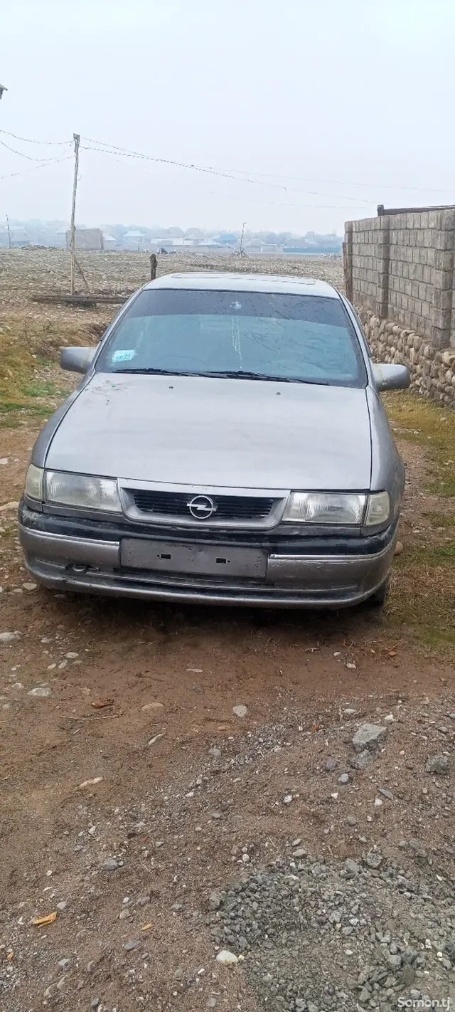 Opel Vectra A 1993 · 1.6 MT