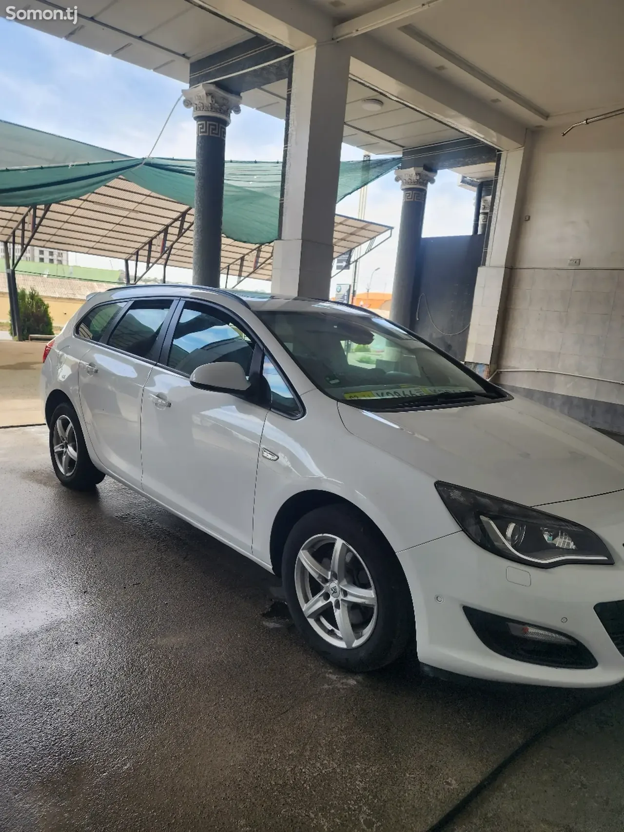 Opel Astra J 2014 · 1.6 MT