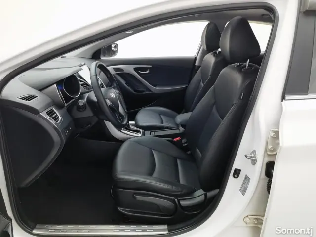 Hyundai Elantra 2015 · 1.6 AT