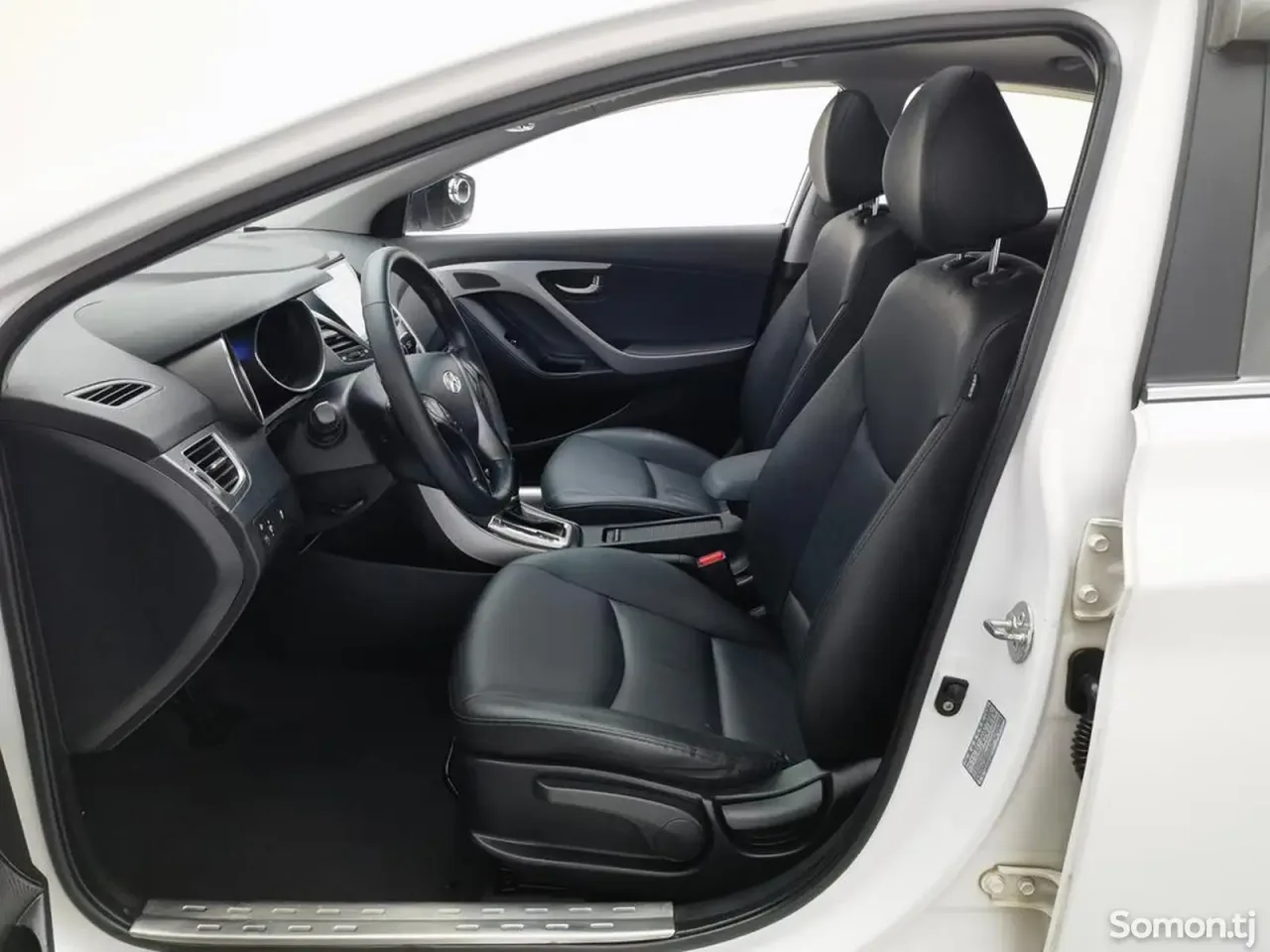 Hyundai Elantra 2015 · 1.6 AT