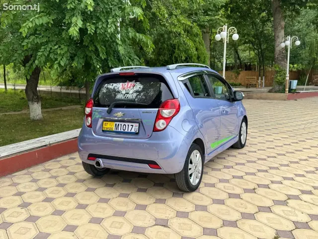 Chevrolet Spark 2015 · 1.1 AT