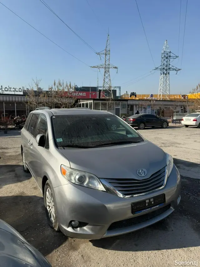 Toyota Sienna 2015 · 3.5 AT