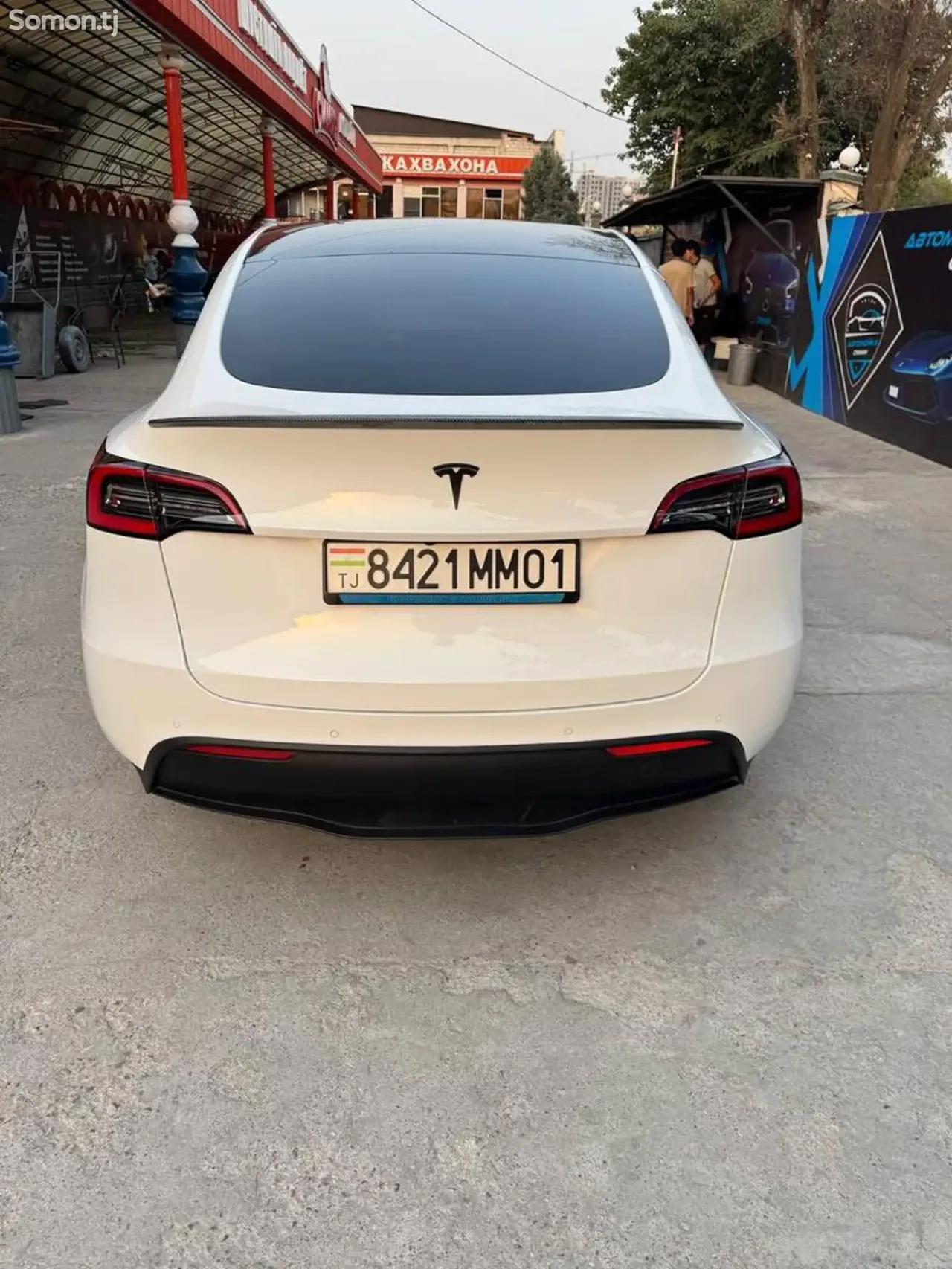 Tesla Model Y 2021 · AT