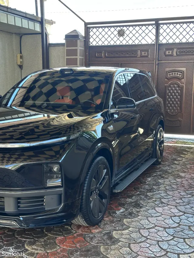 Li Auto (Lixiang) L9 2025 · 2.0 AT