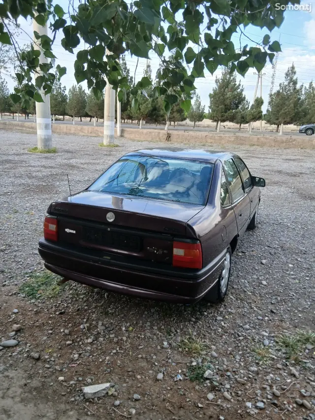 Opel Vectra A 1993 · 1.6 MT