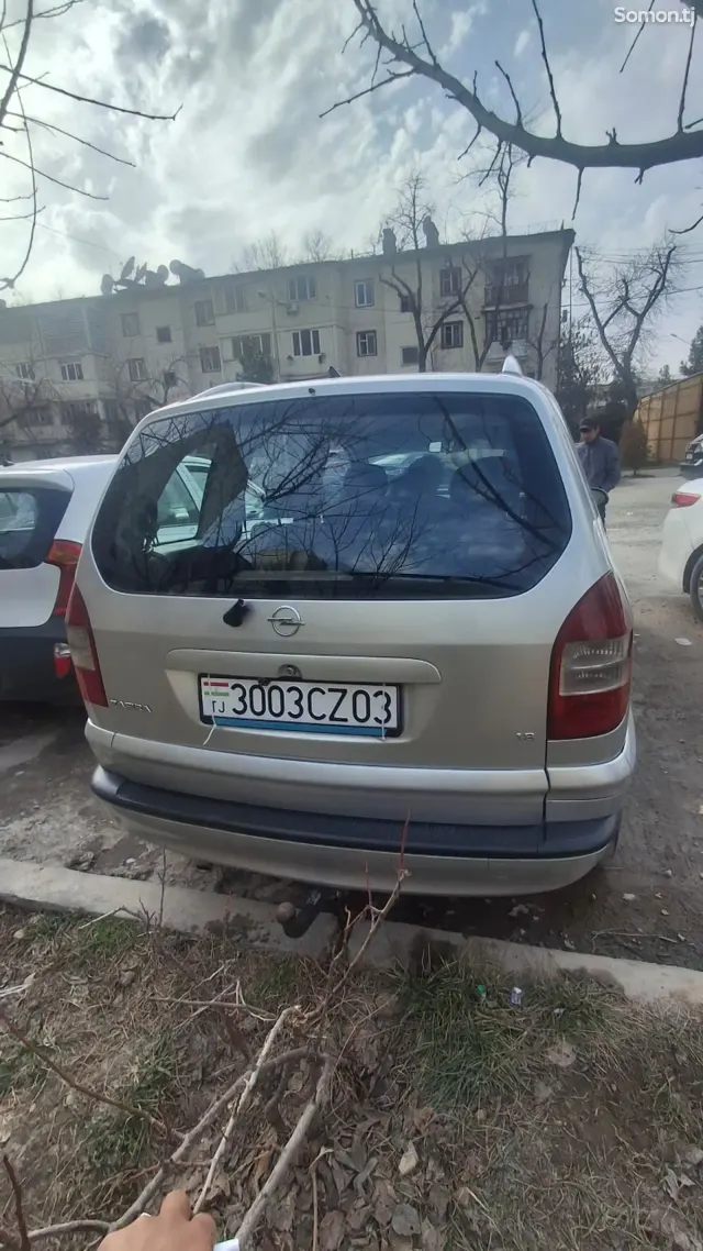 Opel Zafira 2004 · 1.8 MT