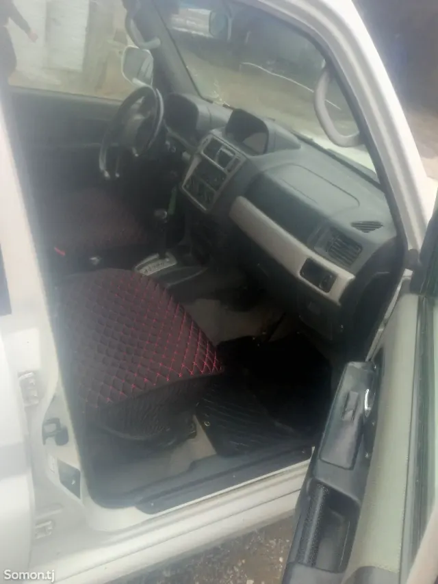 Mitsubishi Pajero 2001 · 1.8 AT