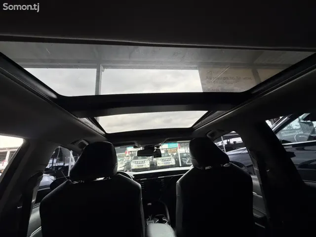 Toyota Camry 2019 · AT