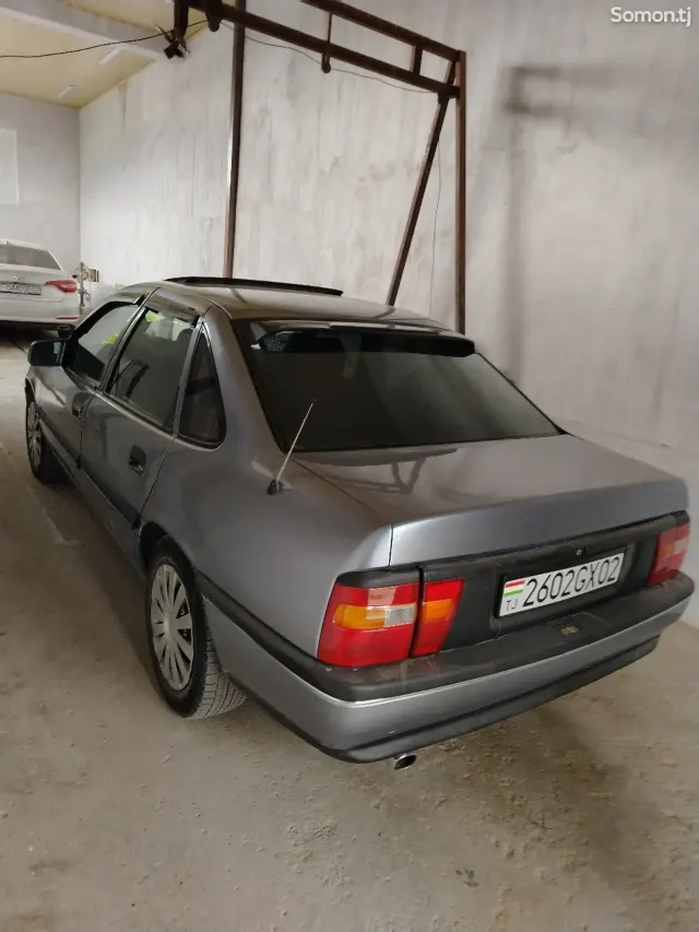 Opel Vectra A 1991 · 1.6 MT
