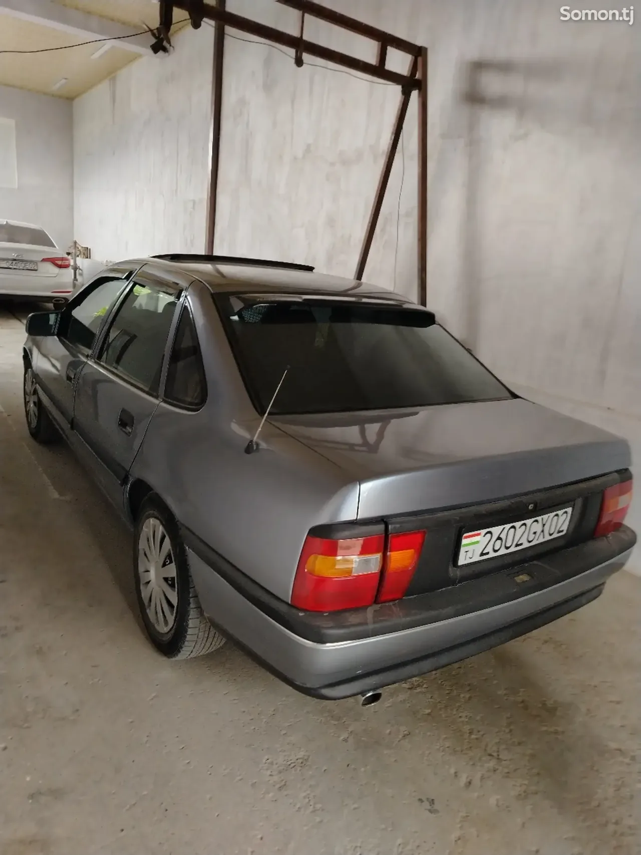 Opel Vectra A 1991 · 1.6 MT