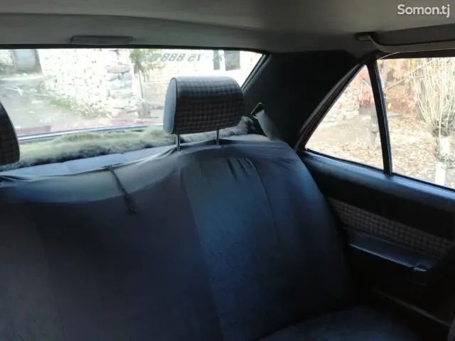 Mercedes-Benz W201 1992 · 2.2 MT