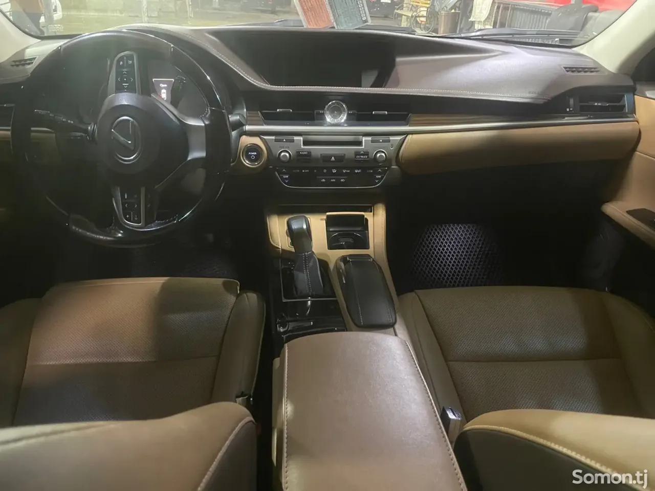 Lexus ES series 2017 · 2.5 AT