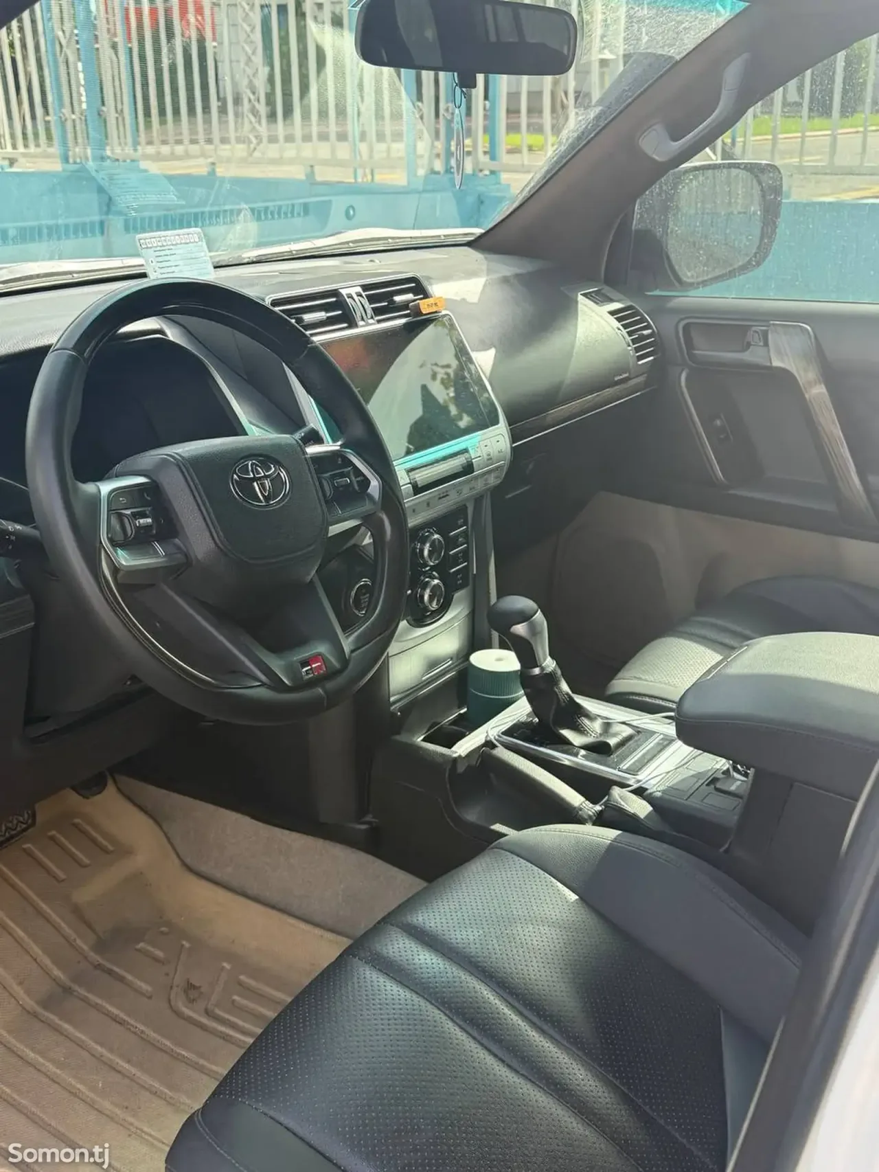 Toyota Land Cruiser Prado 2012 · 2.7 AT