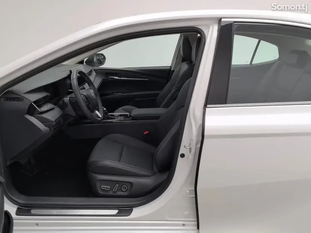 Toyota Camry 2025 · 2.0 AT