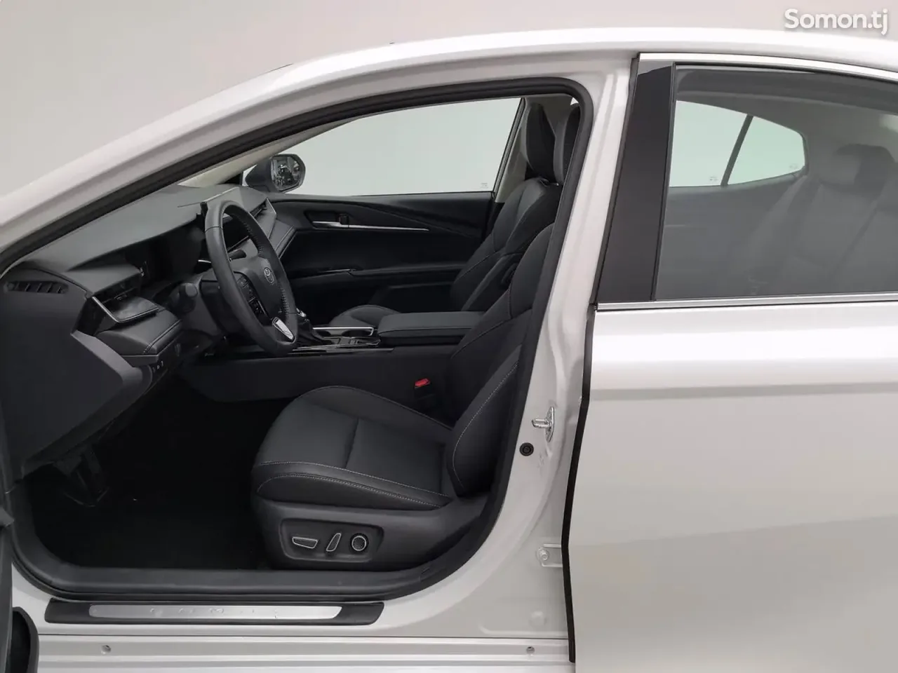 Toyota Camry 2025 · 2.0 AT