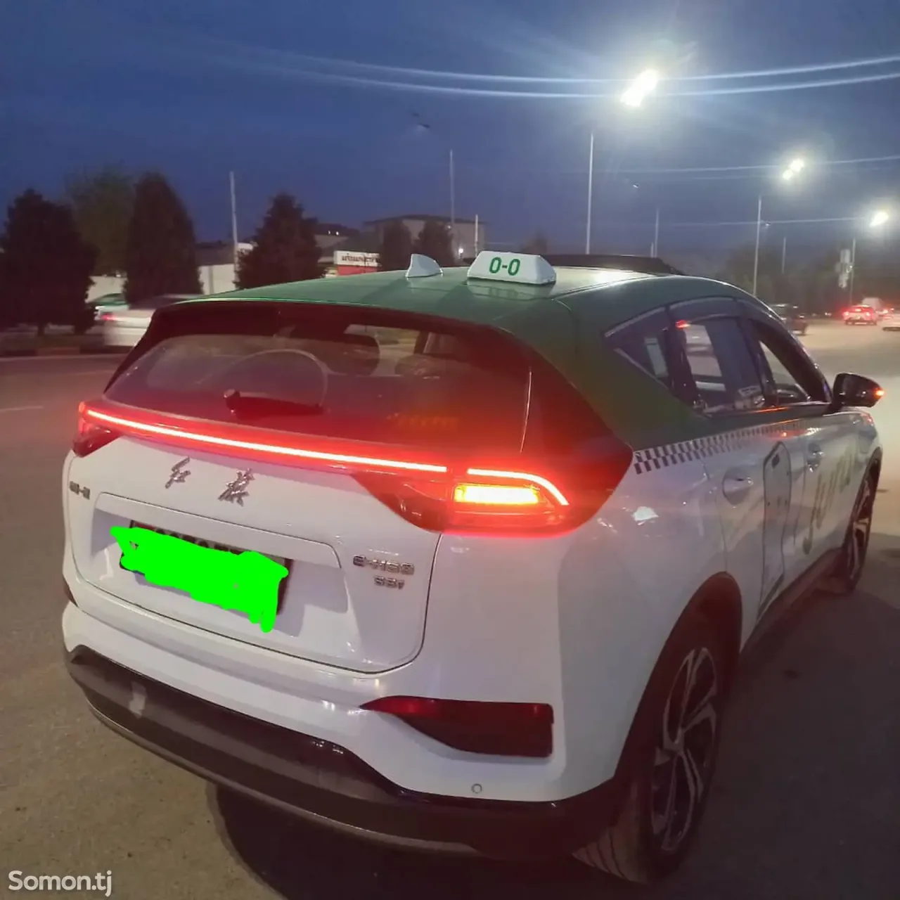 Hongqi E-HS3 2020 · AT
