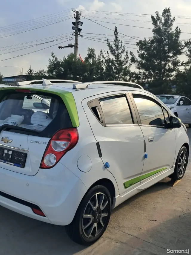 Chevrolet Spark 2014 · 1.1 AT