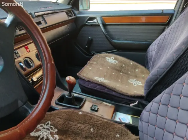 Mercedes-Benz W124 1991 · 2.0 MT