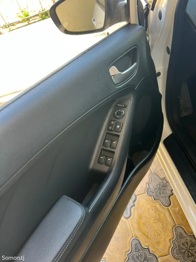 Kia K3 2014 · 1.6 AT