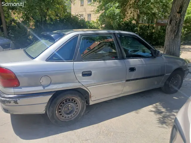 Opel Astra F 1993 · 1.6 MT