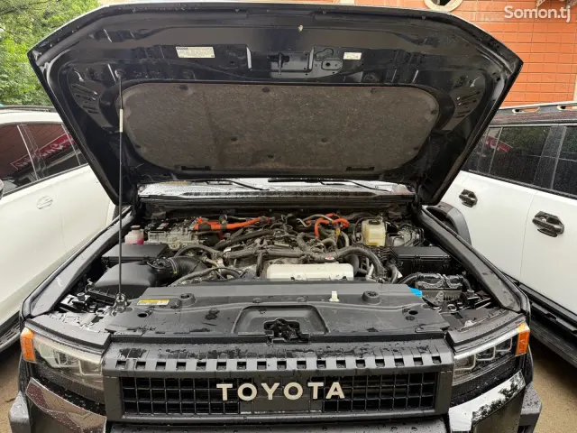 Toyota Land Cruiser Prado 2025 · 2.4 AT
