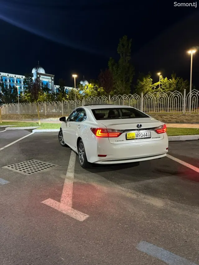 Lexus ES series 2017 · 2.5 AT