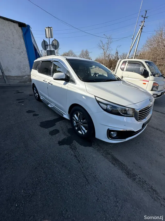 Kia Carnival 2017 · 2.2 AT