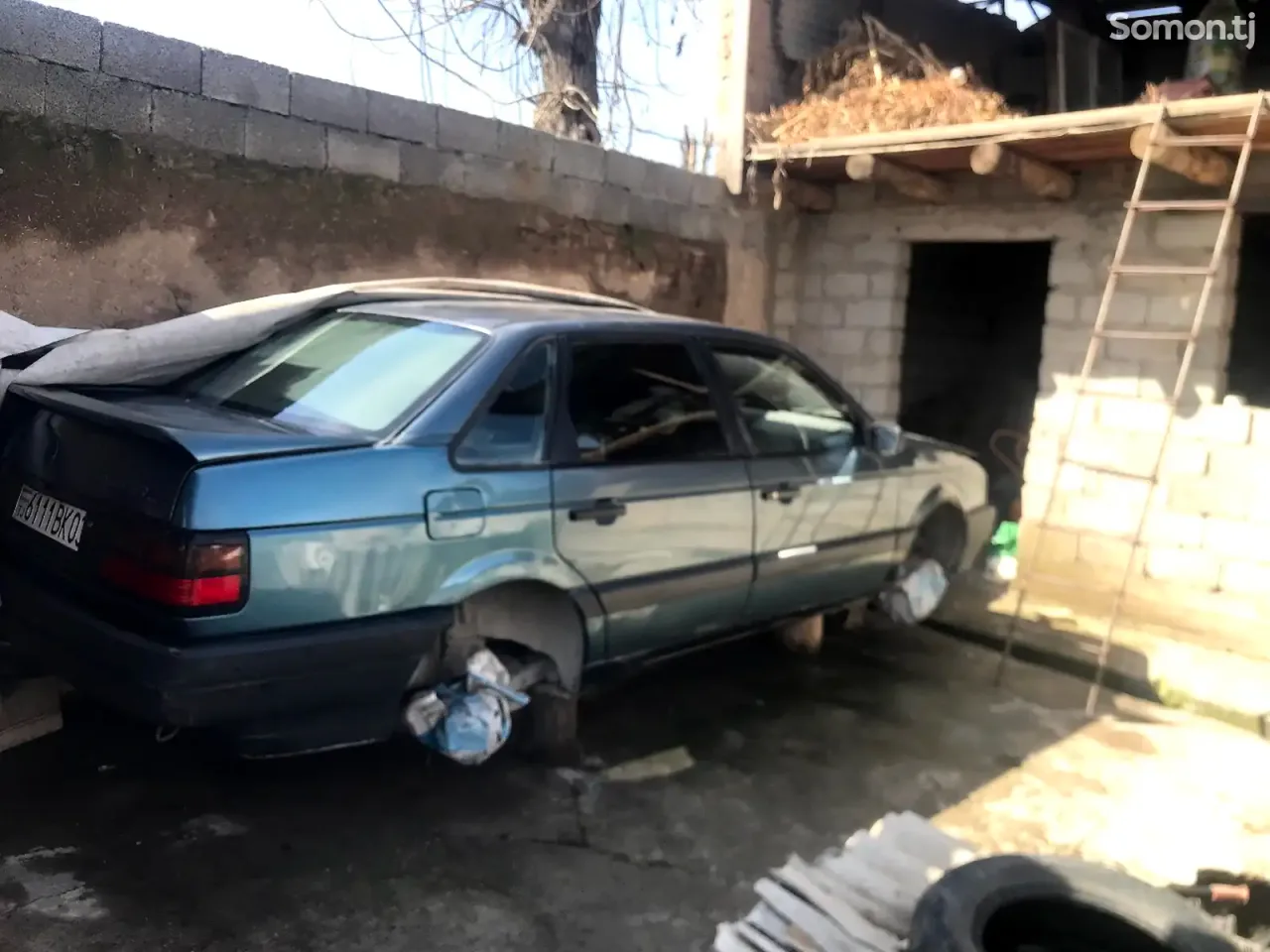 Volkswagen Passat 1990 · 1.8 MT