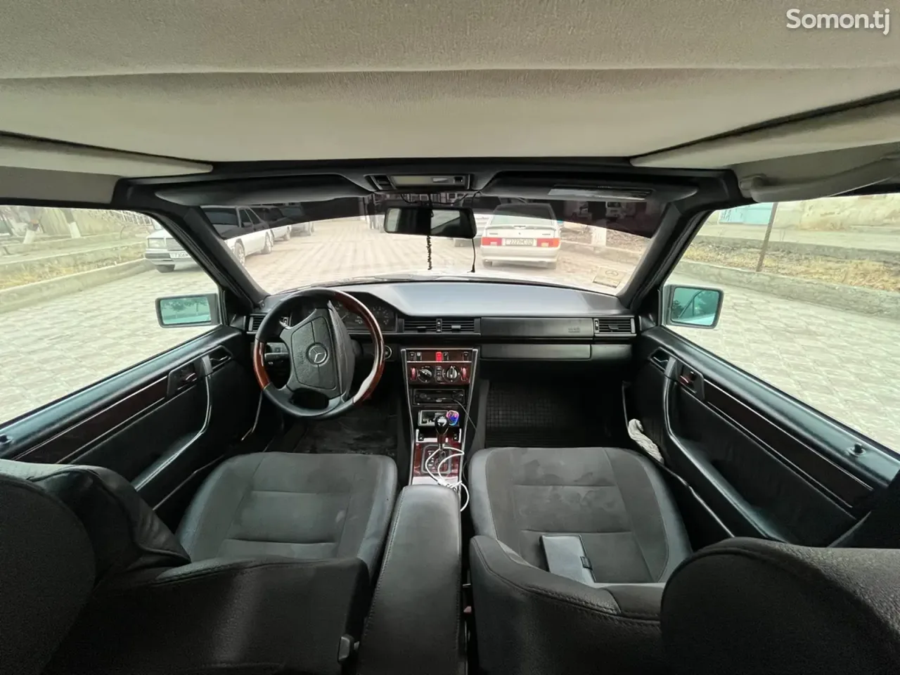 Mercedes-Benz W124 1994 · 2.3 AT