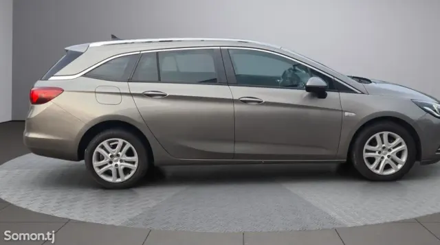 Opel Astra K 2016 · 1.0 MT