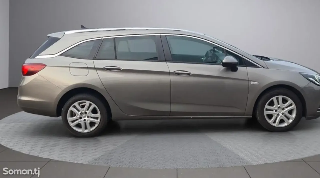 Opel Astra K 2016 · 1.0 MT