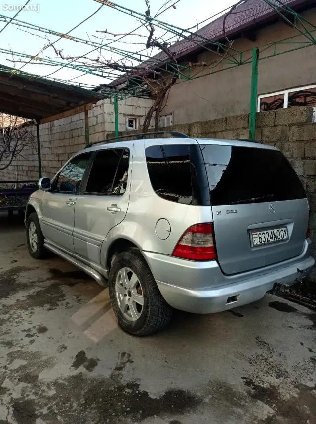 Mercedes-Benz ML class 1999 · 2.2 MT