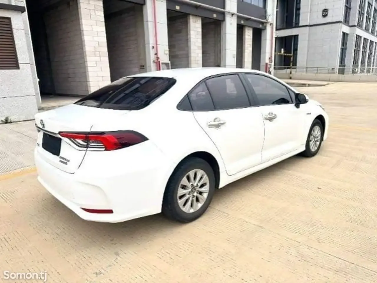 Toyota Camry 2021 · 1.8 AT